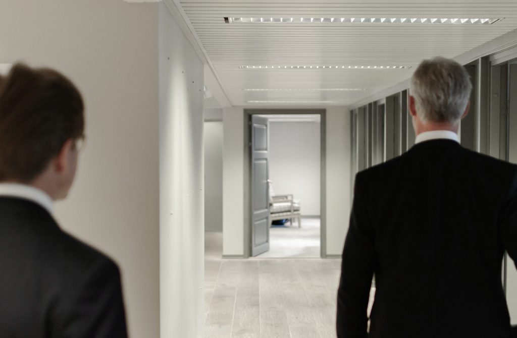 a man in a suit is looking at another man in a suit - Car Acidentzs